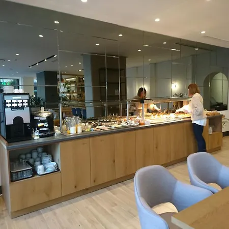公园酒店 拉里萨